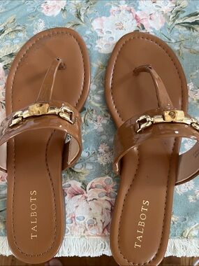 Talbots Tan Patent Leather Thong Sandals with Gold Accent